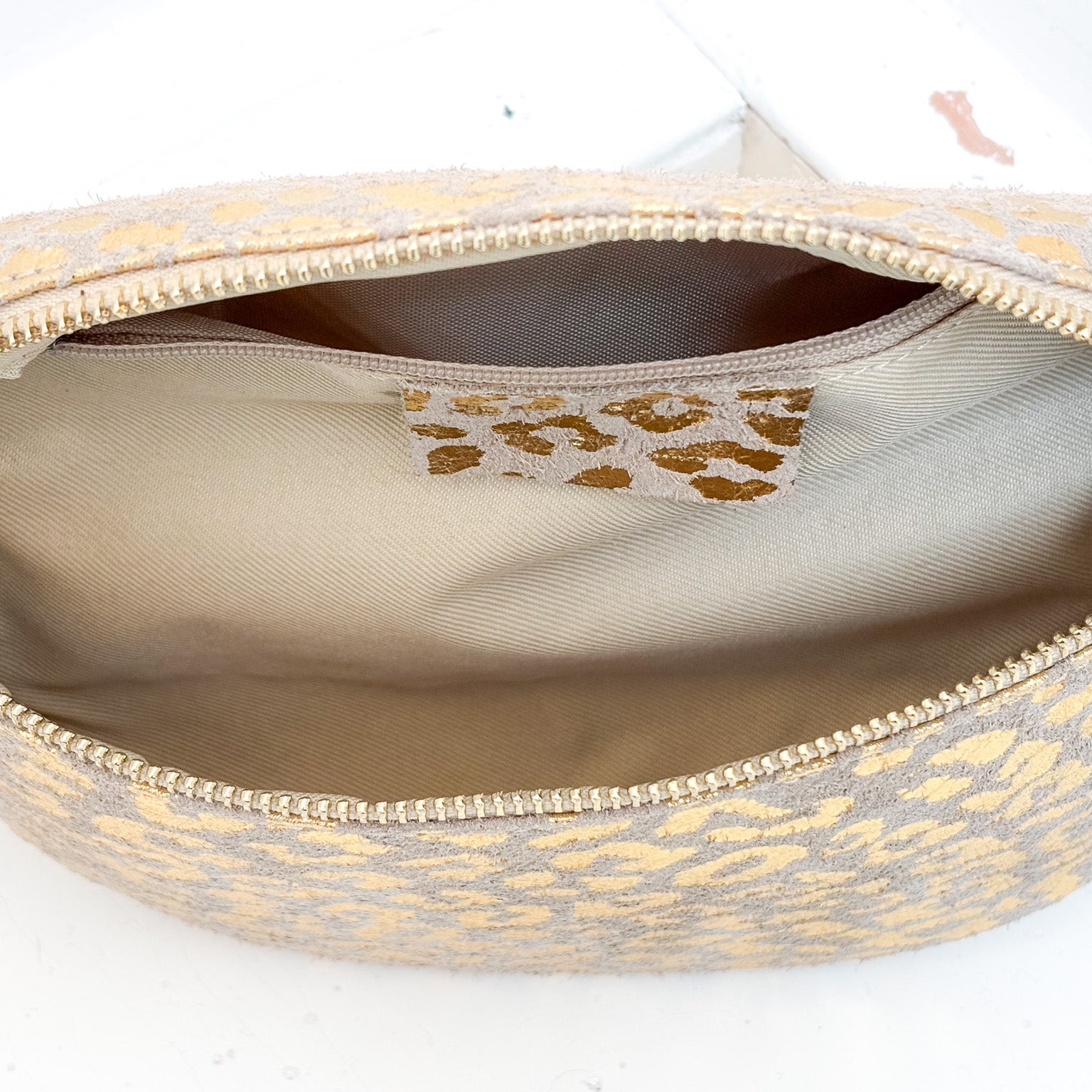 Sac banane en cuir daim impression léopard