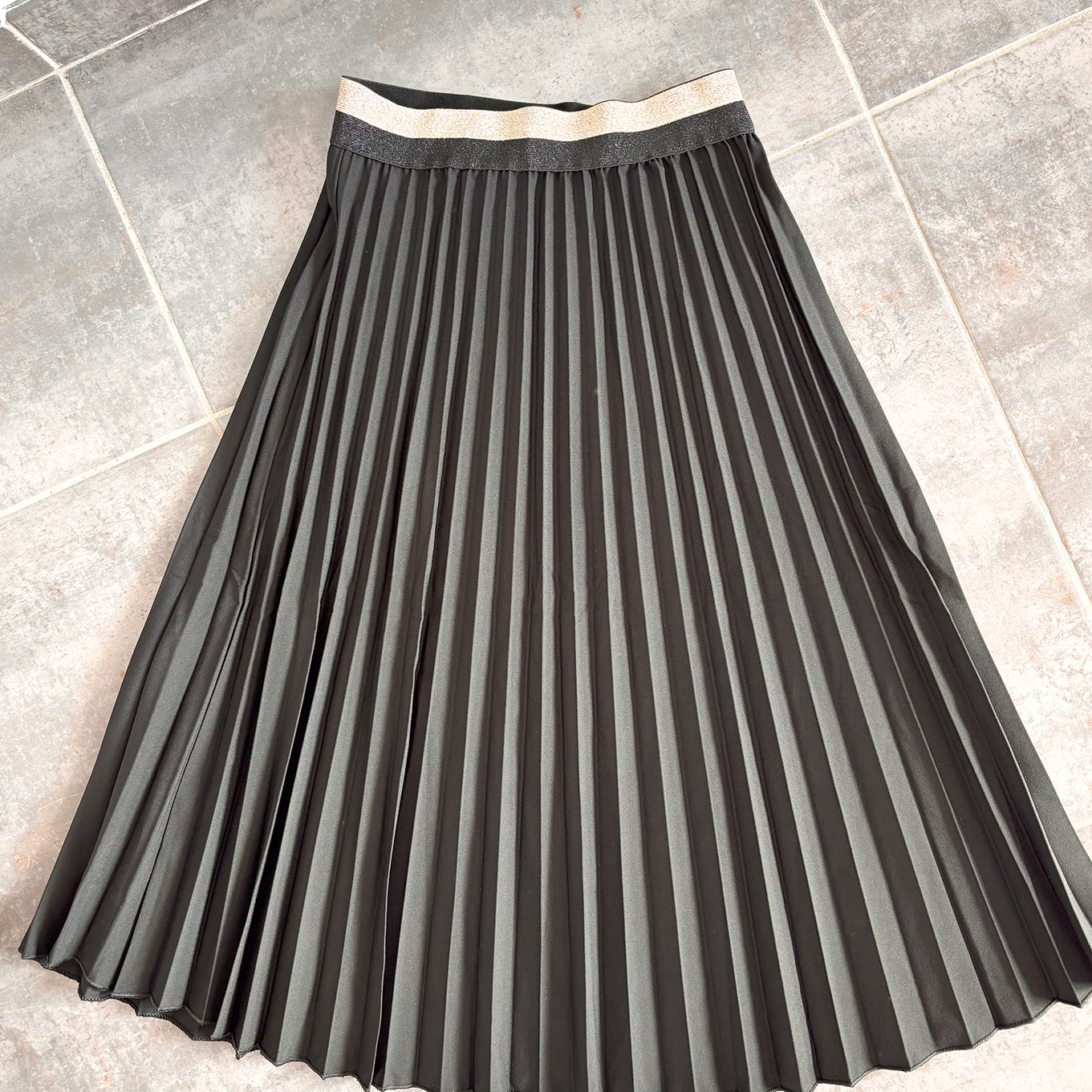 Jupe longue enfant noire plissée