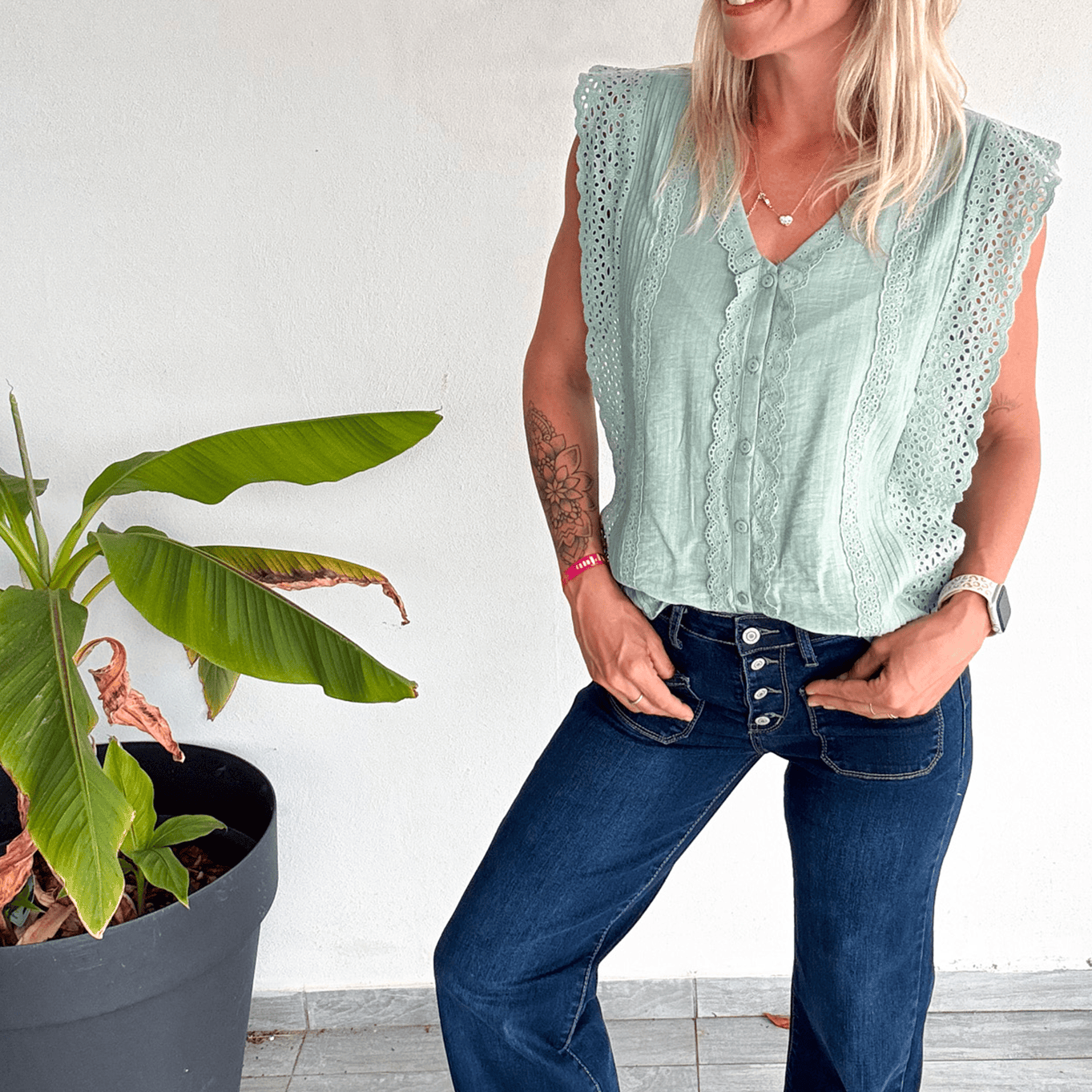 Top vert d'eau petite dentelles sur les cotés la boutique de lydie