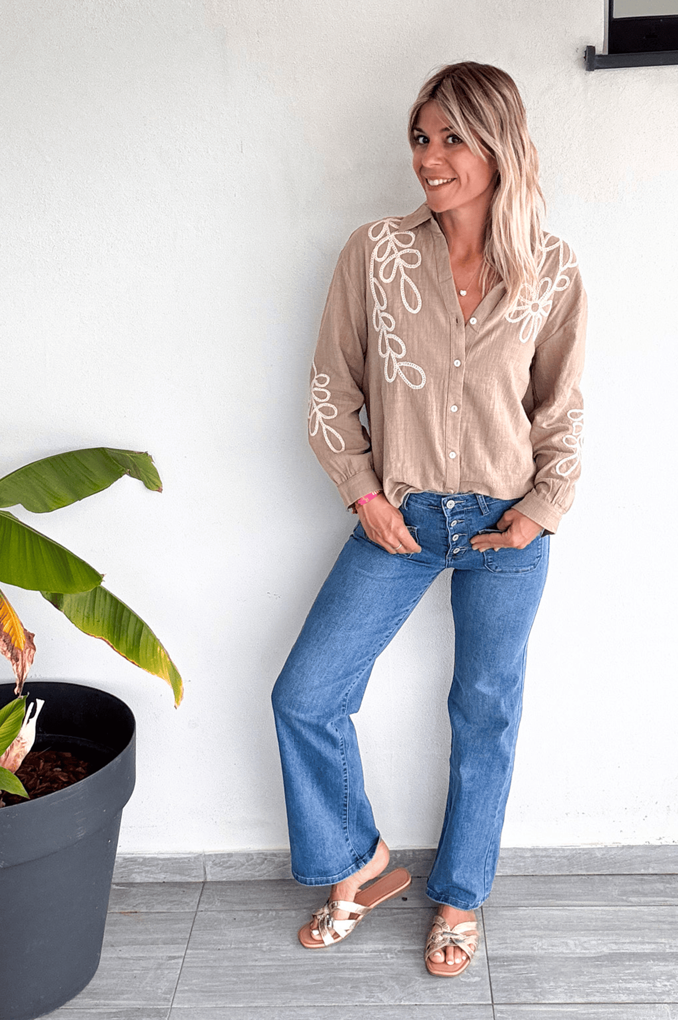 Chemise coton taupe avec broderie