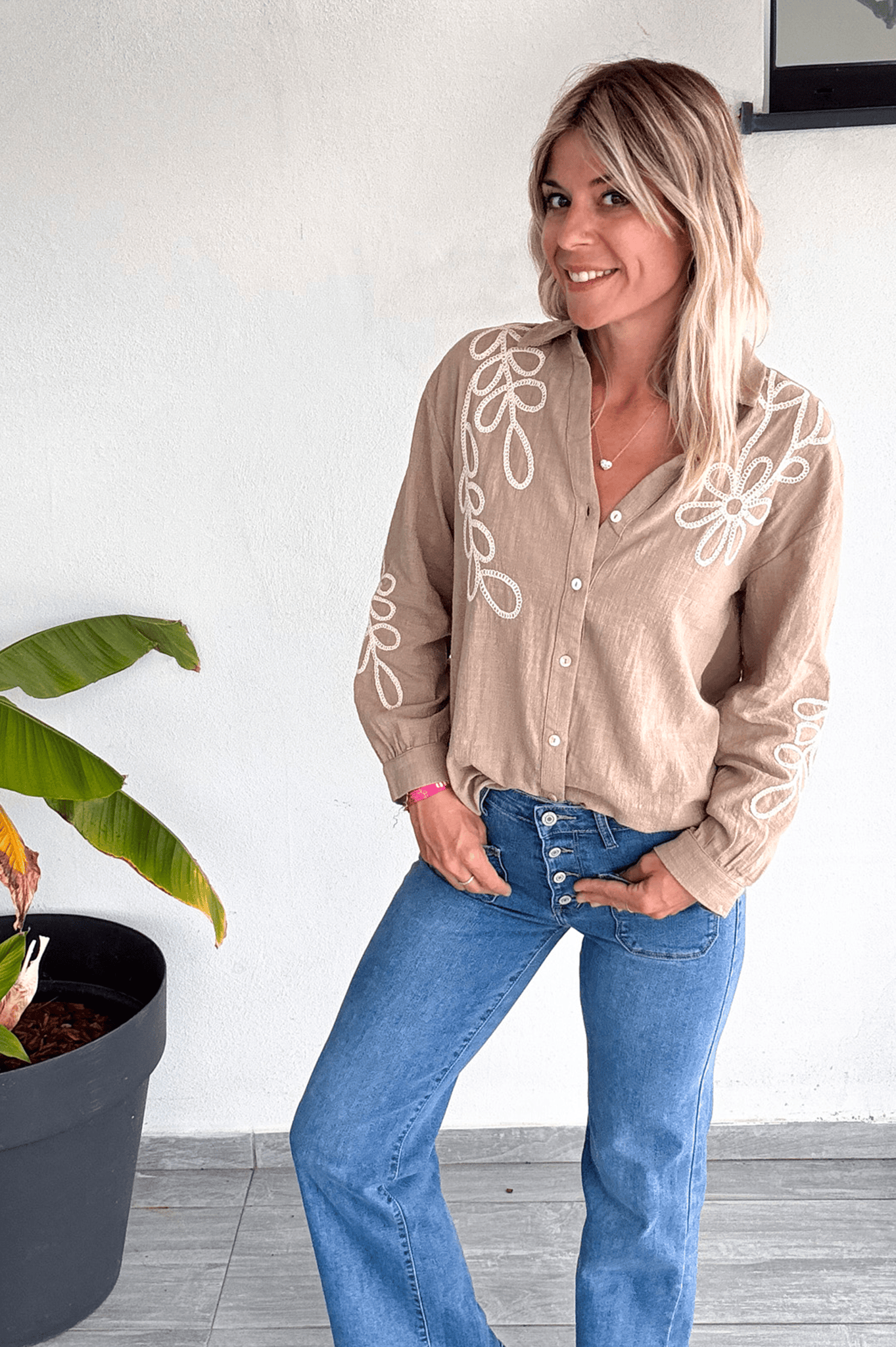 Chemise coton taupe avec broderie