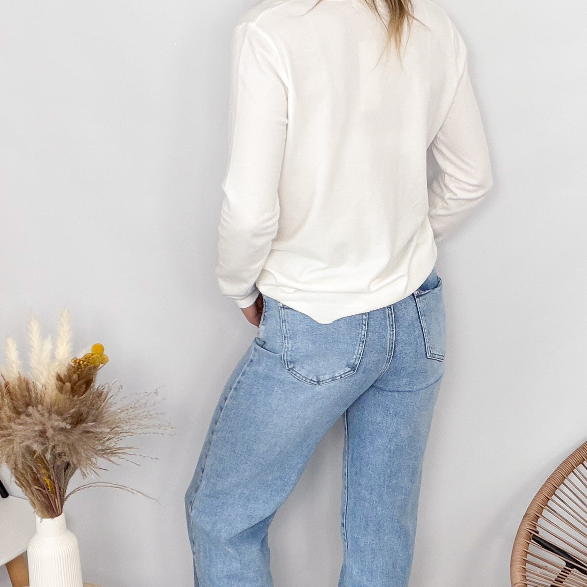 Pull fin écru col V brodé ROCK taupe la boutique de lydie