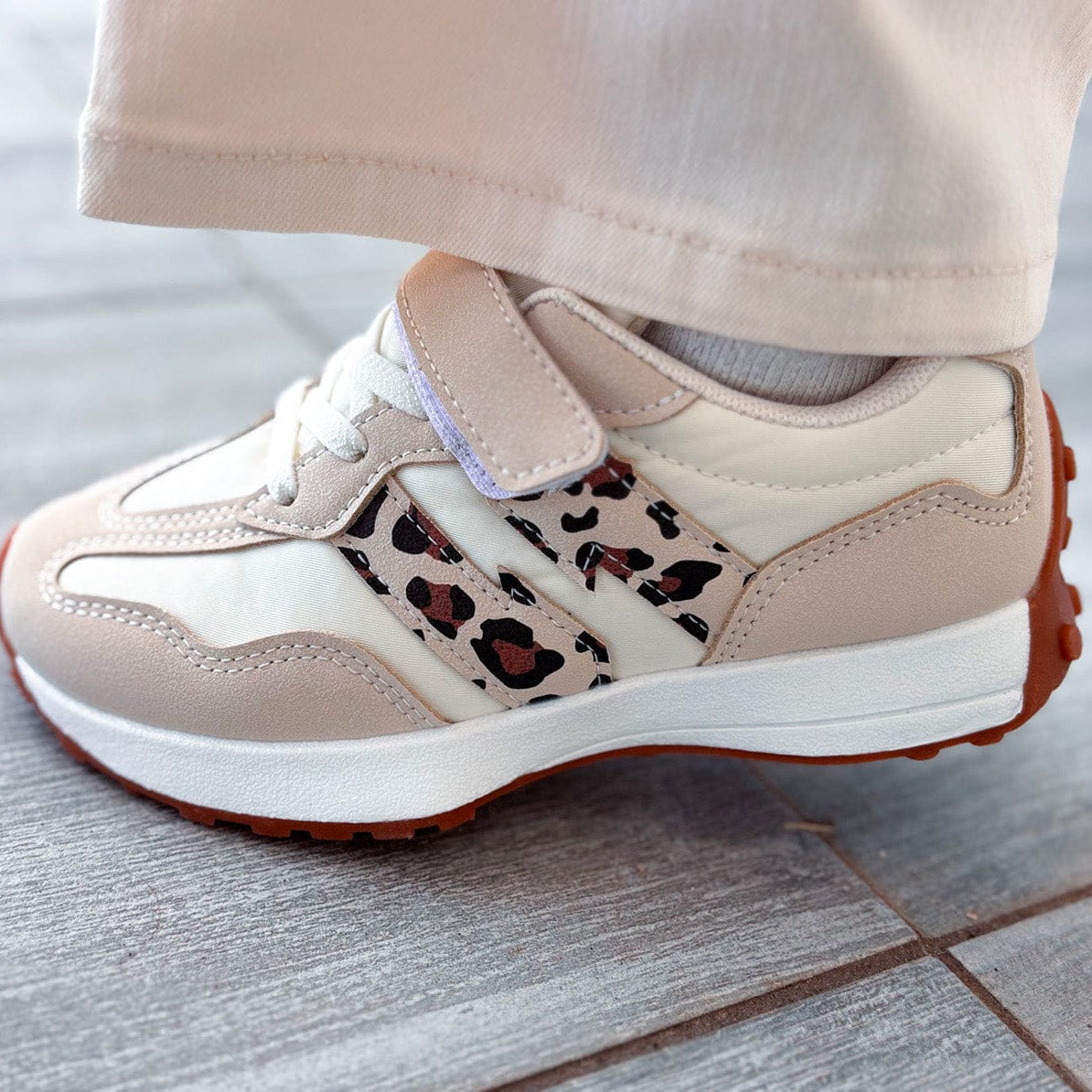 Baskets beige avec bande léopard