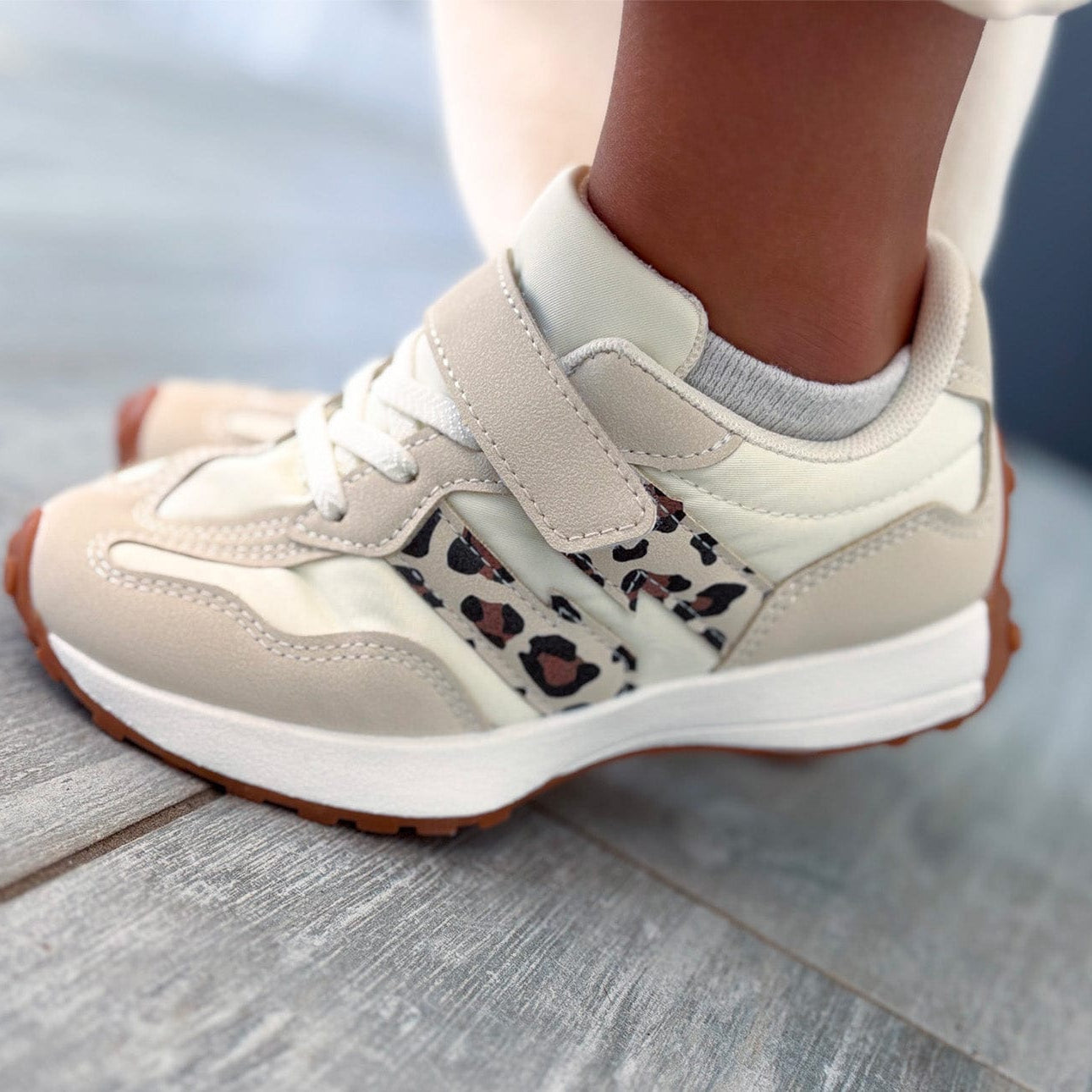 Baskets beige avec bande léopard