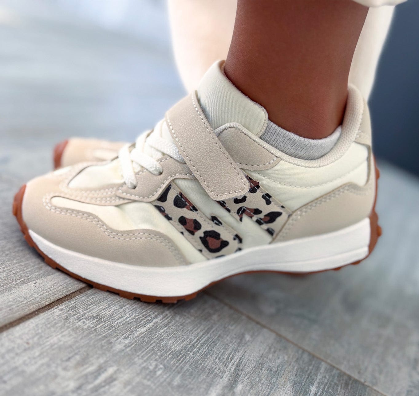 Baskets beige avec bande léopard