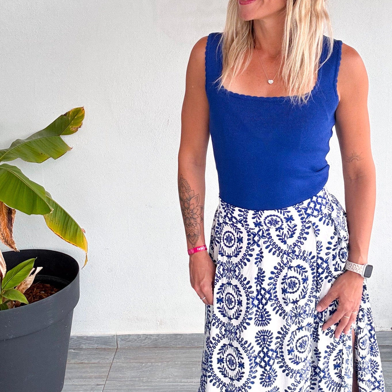 Débardeur bleu col carré