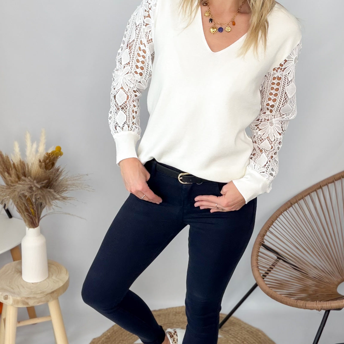 Pull Écru Manches Dentelle - Féminin | La Boutique de Lydie