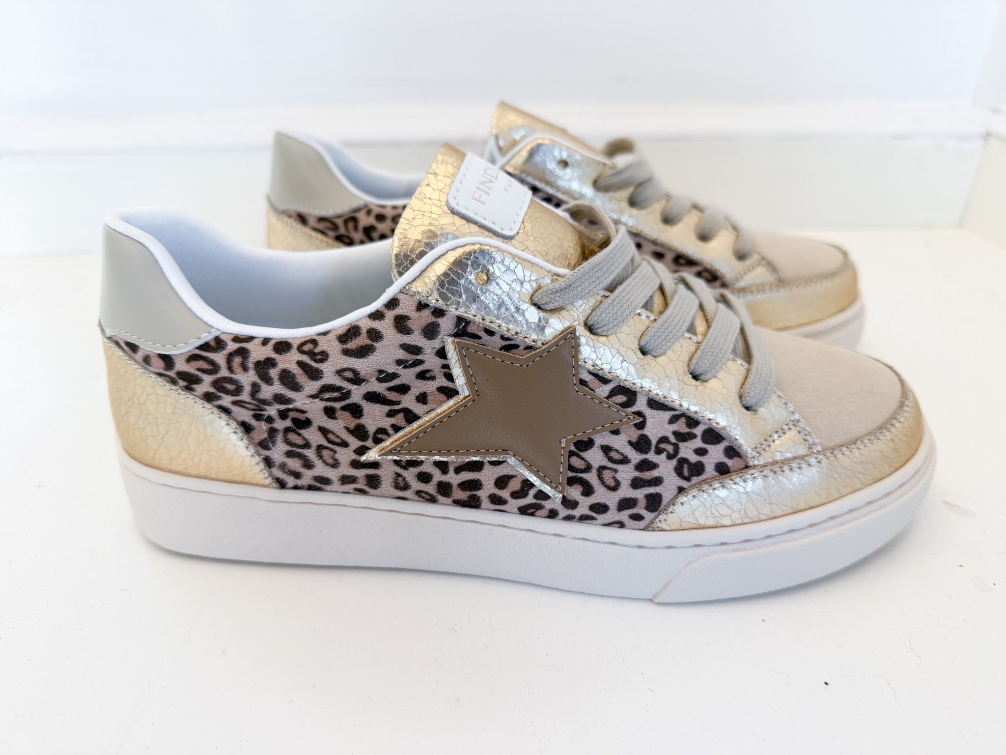 Baskets Basses Léopard et Dorées
