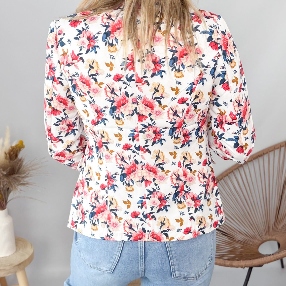 Blazer blanc motif fleuri rouge la boutique de lydie