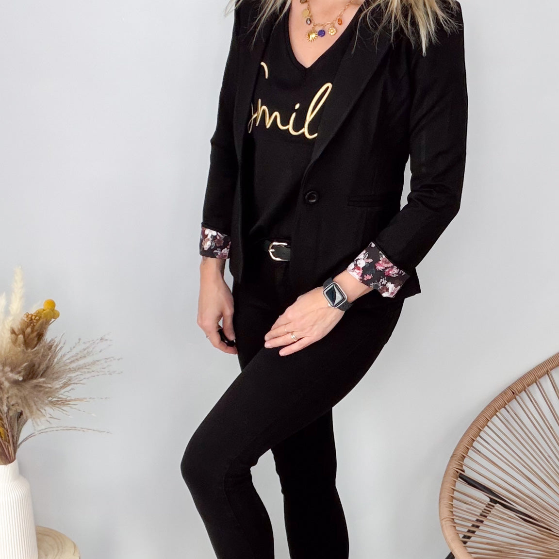 blazer noir revers fleuri la boutique de lydie