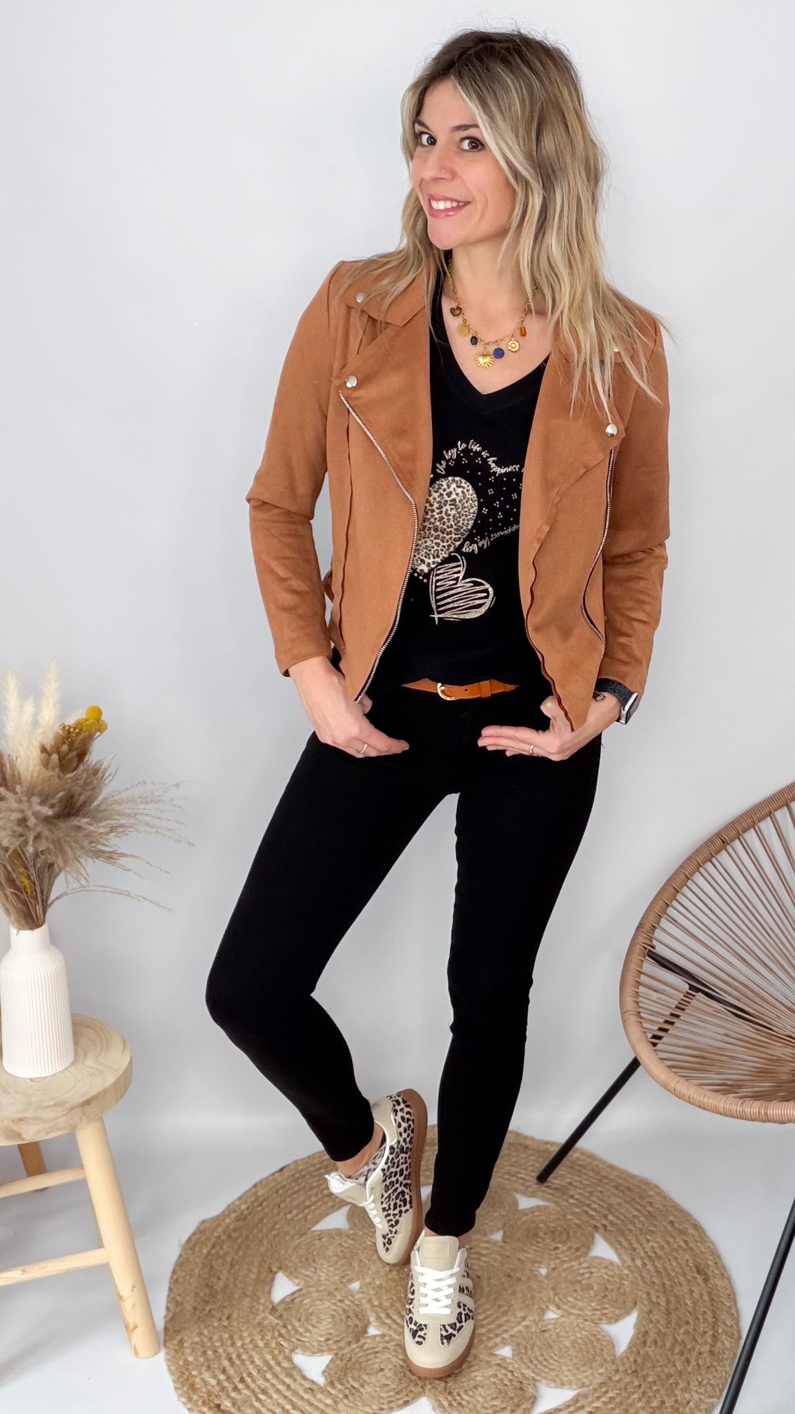 T-shirt Col V "Cœur Léopard"