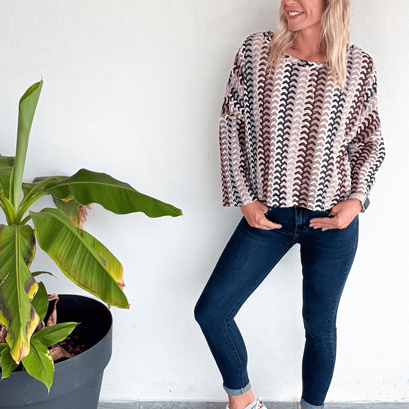 Jean slim bleu foncé, clous argentés la boutique de lydie