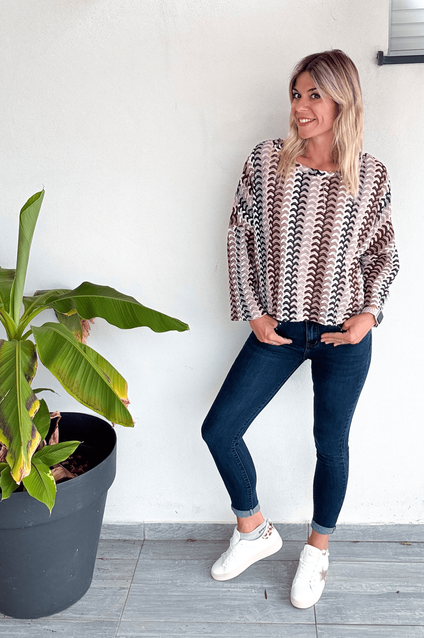 Jean slim bleu foncé, clous argentés la boutique de lydie