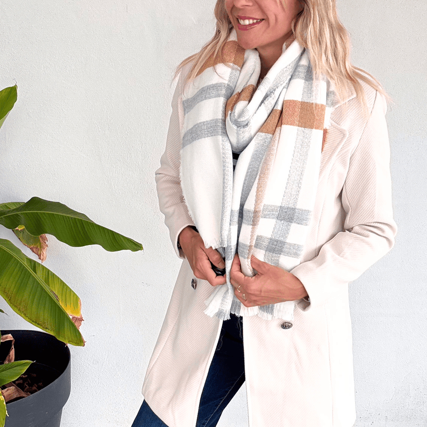 Echarpe à carreaux blanche