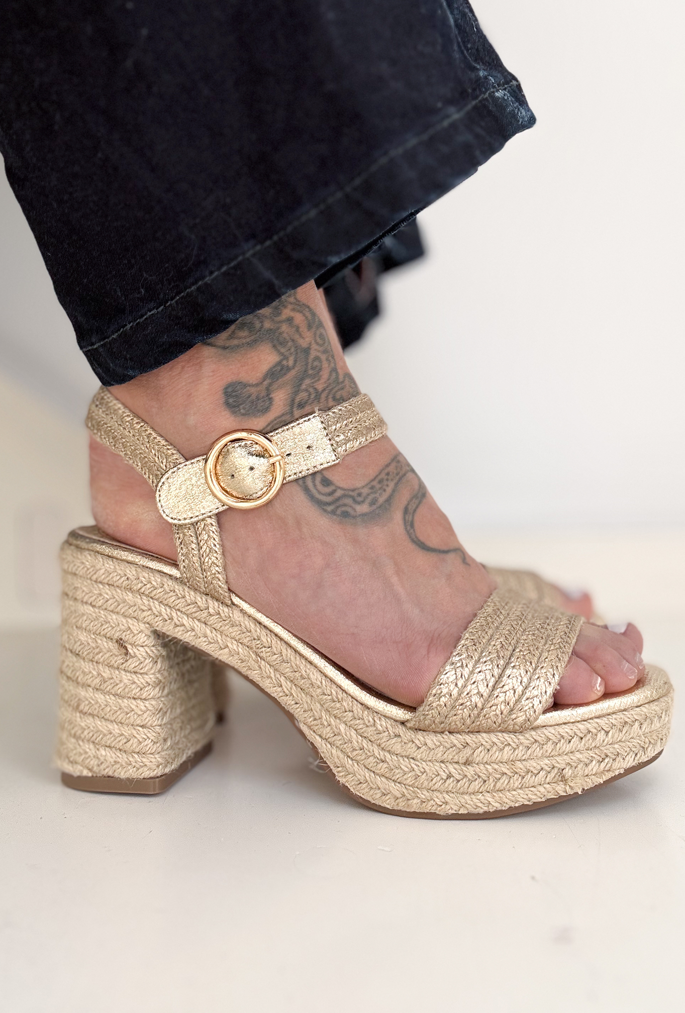 Sandales à talon dorée