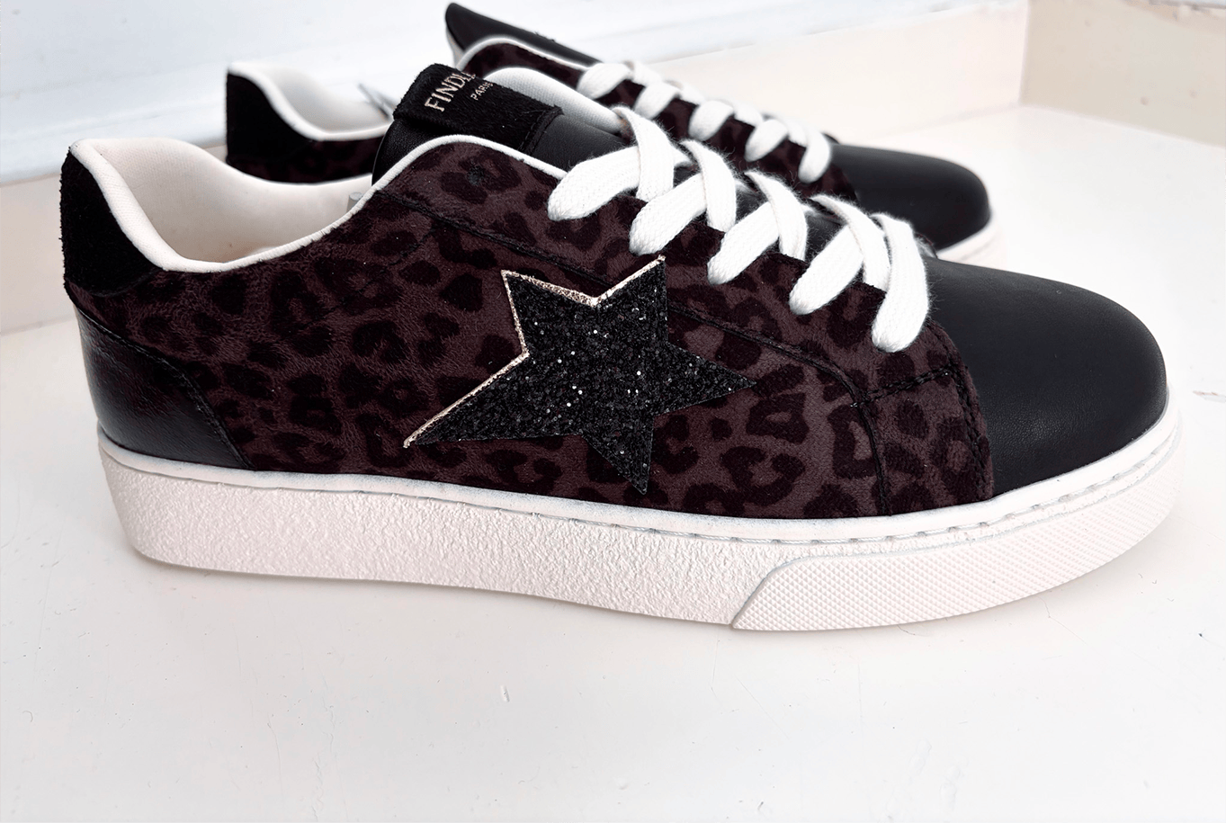 Baskets léopard noires effet suédine