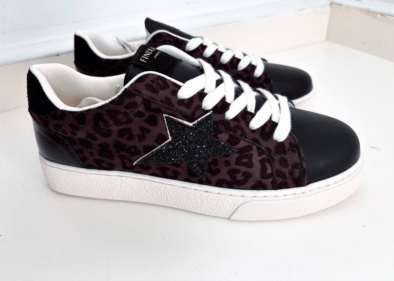 Baskets léopard noires