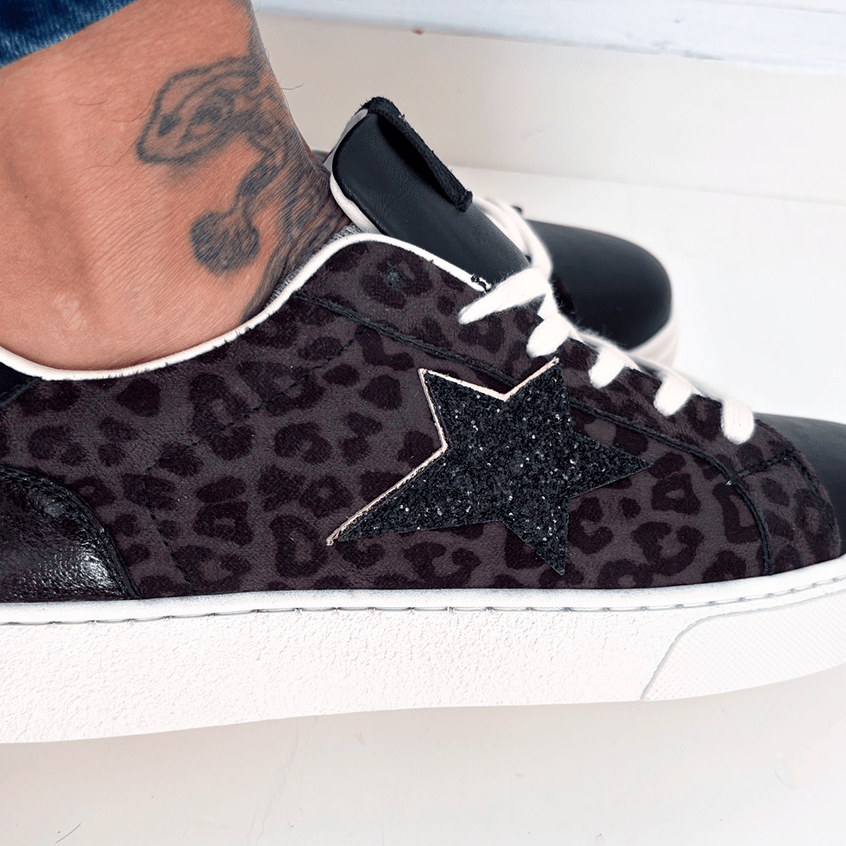 Baskets léopard noires