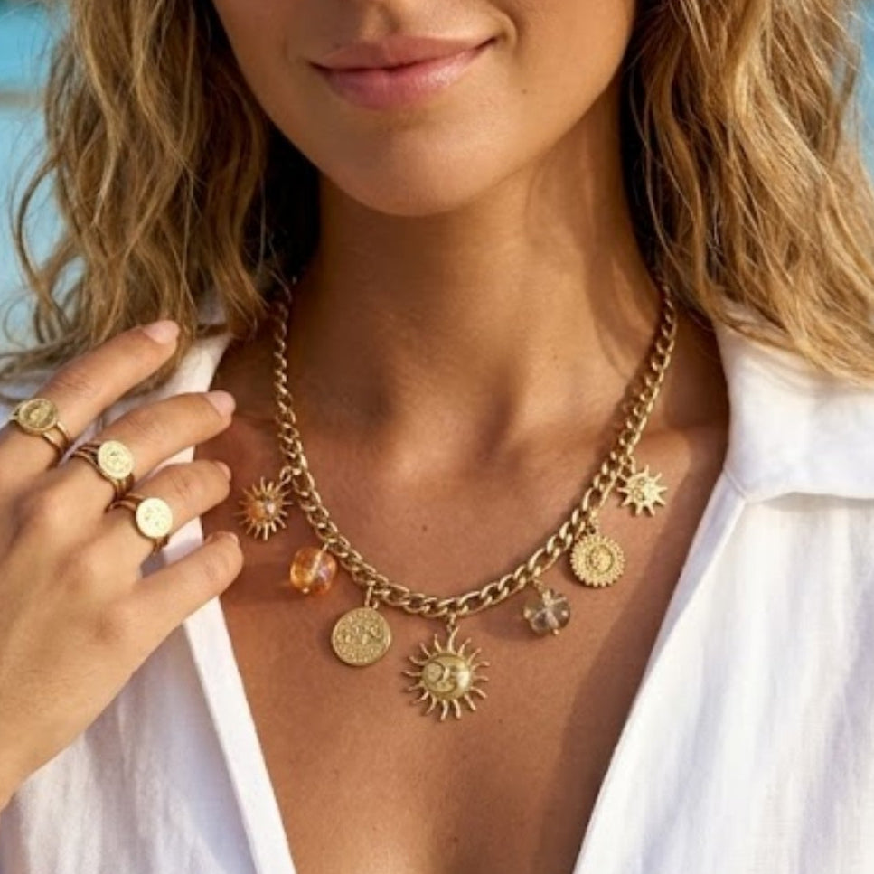 Collier charms soleil en acier inoxydable doré la boutque de lydie