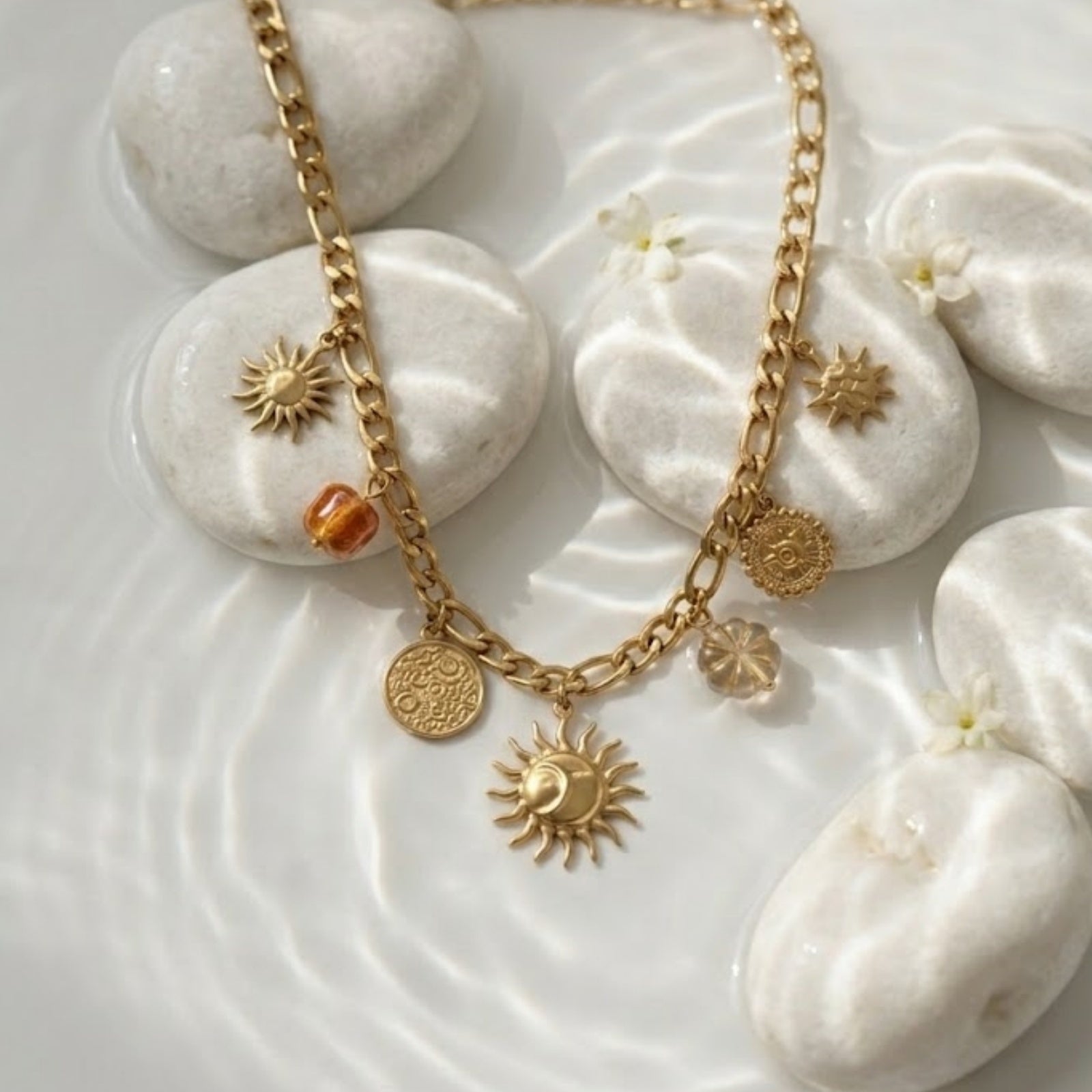 Collier charms soleil en acier inoxydable doré