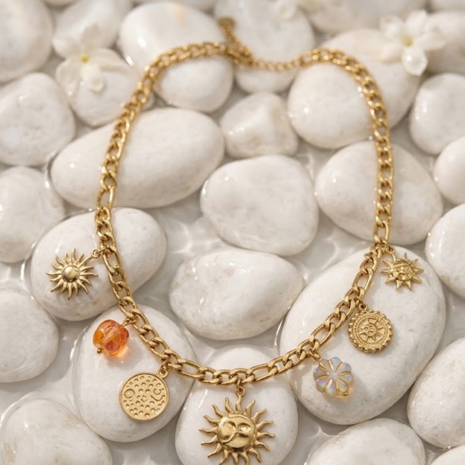 Collier charms soleil en acier inoxydable doré