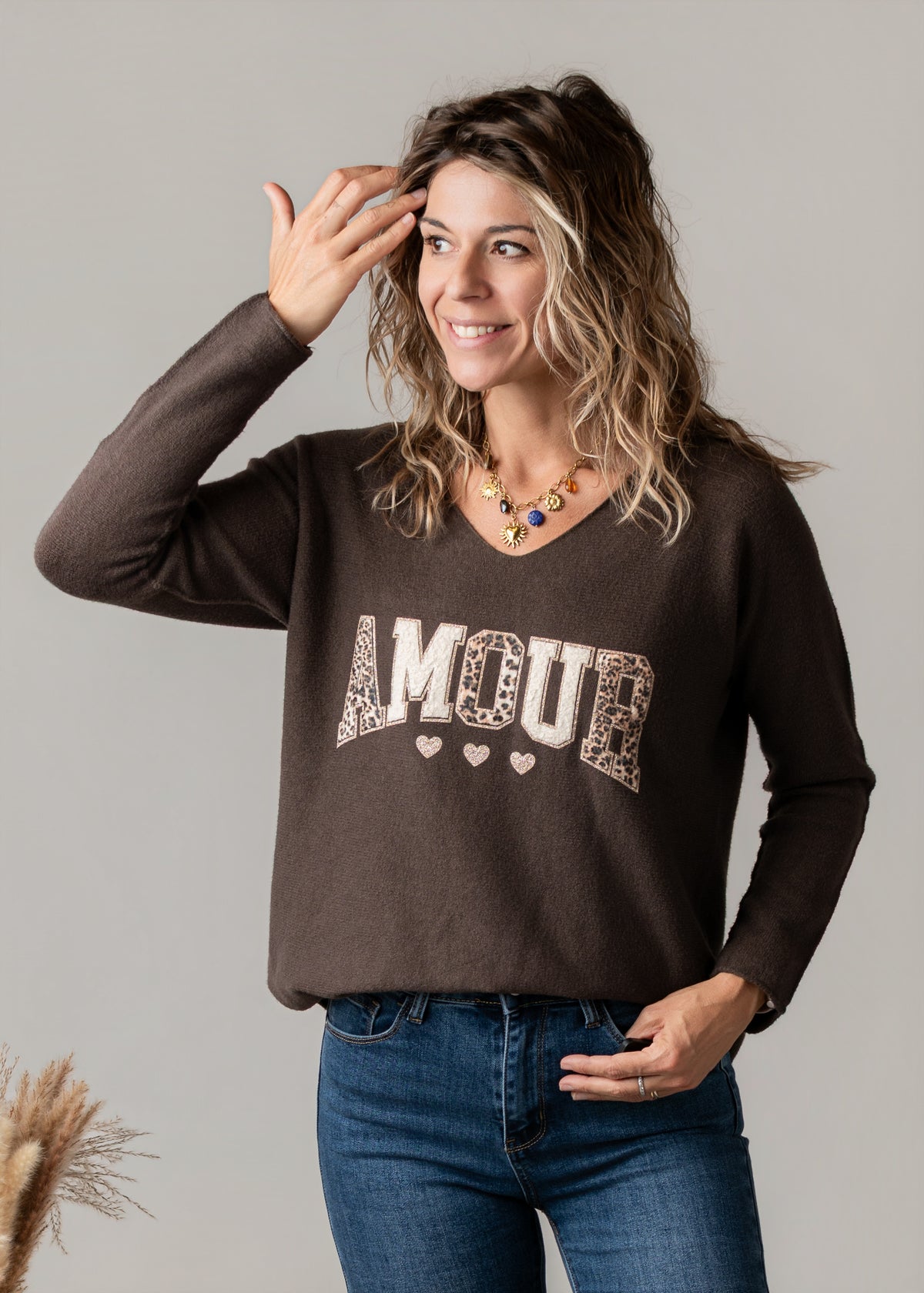 Pull col V chocolat brodé Amour la boutique Boutique de Lydie