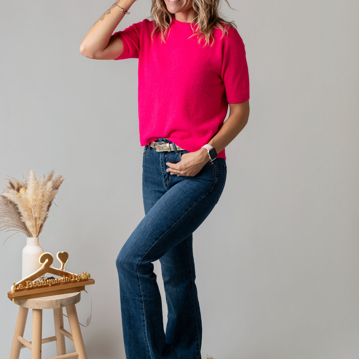 Pull fuchsia, Femme manches courtes