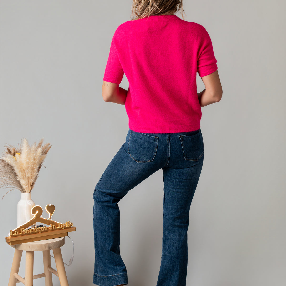 Pull fuchsia, Femme manches courtes