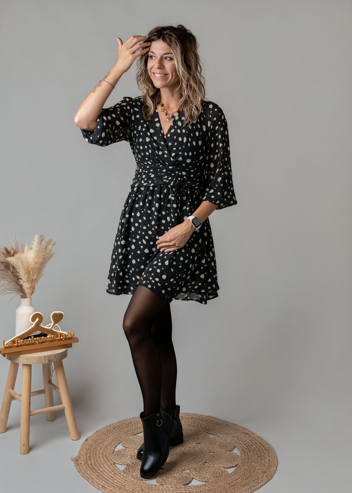 Robe courte cache-cœur noire à motifs la Boutique de Lydie