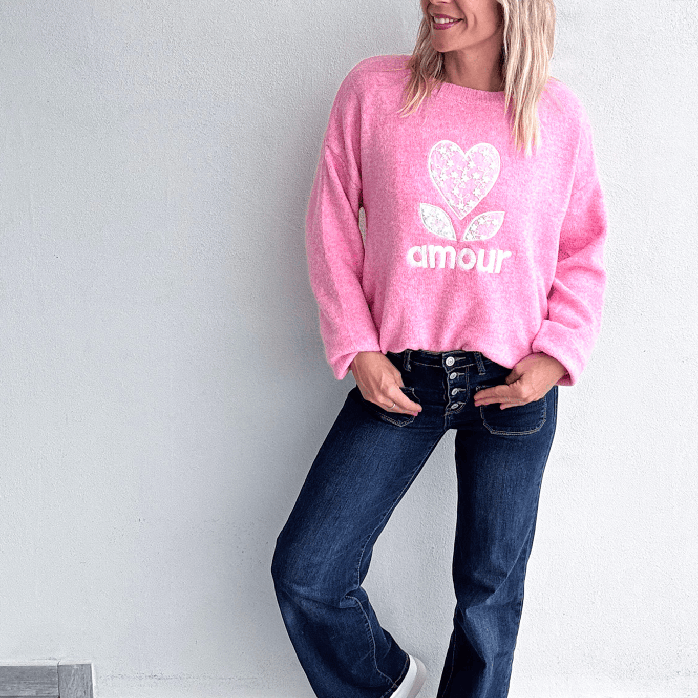 Pull rose, Amour avec fleurs coeur en dentelle