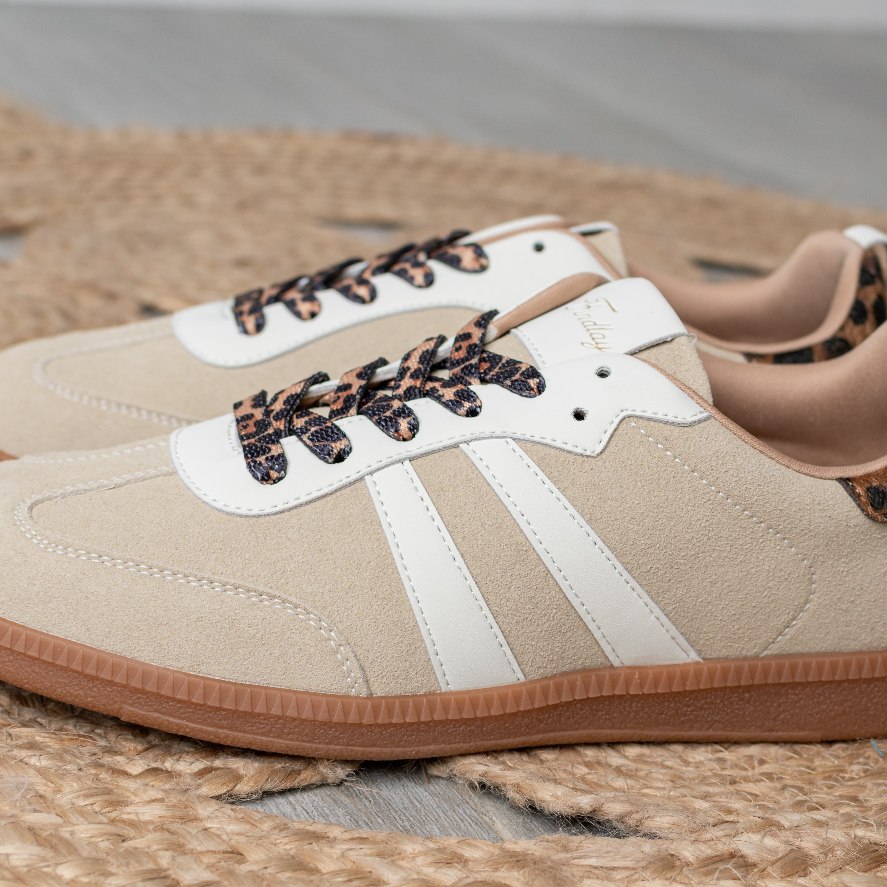 Baskets– Suédine Beige & Touches Léopard