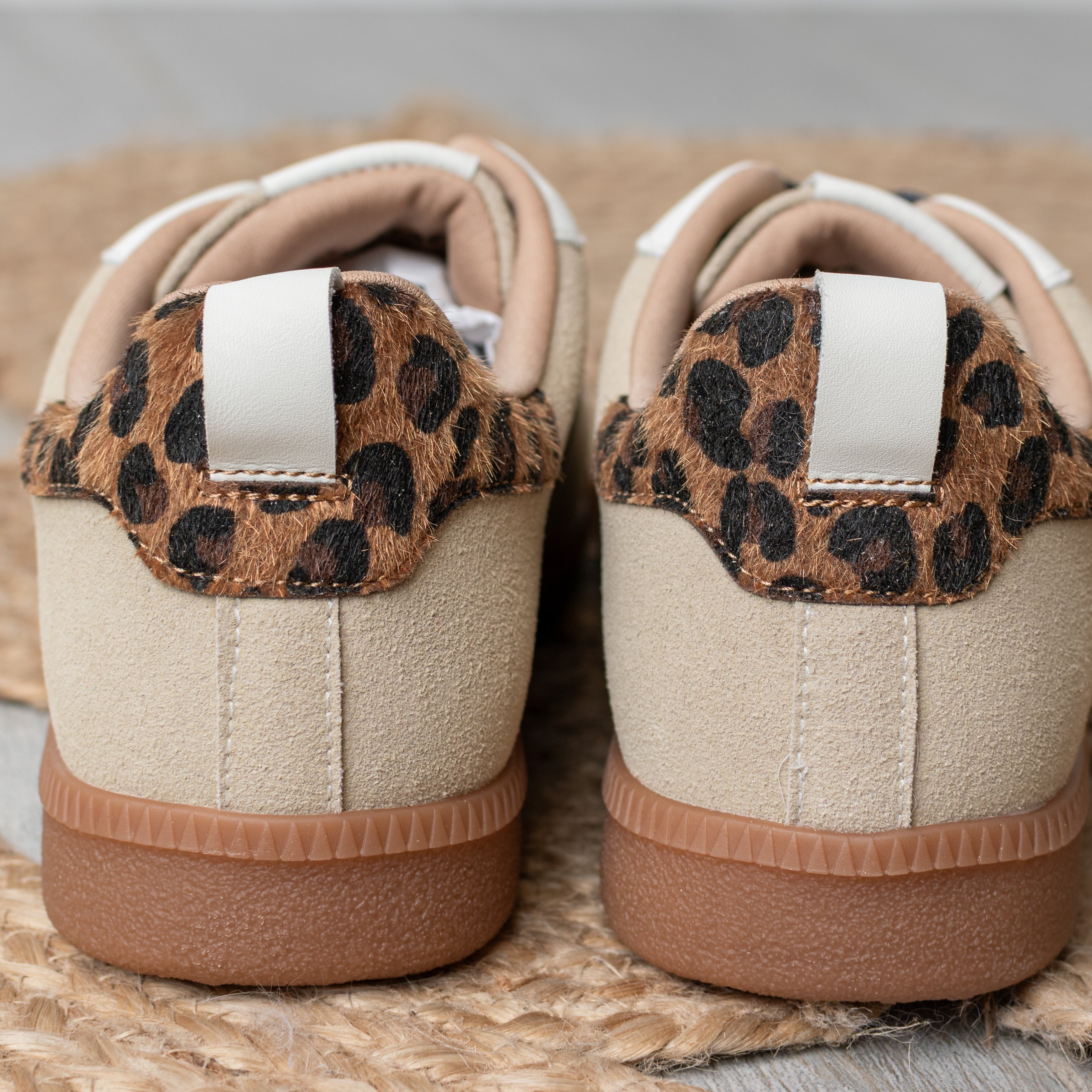 Baskets– Suédine Beige & Touches Léopard