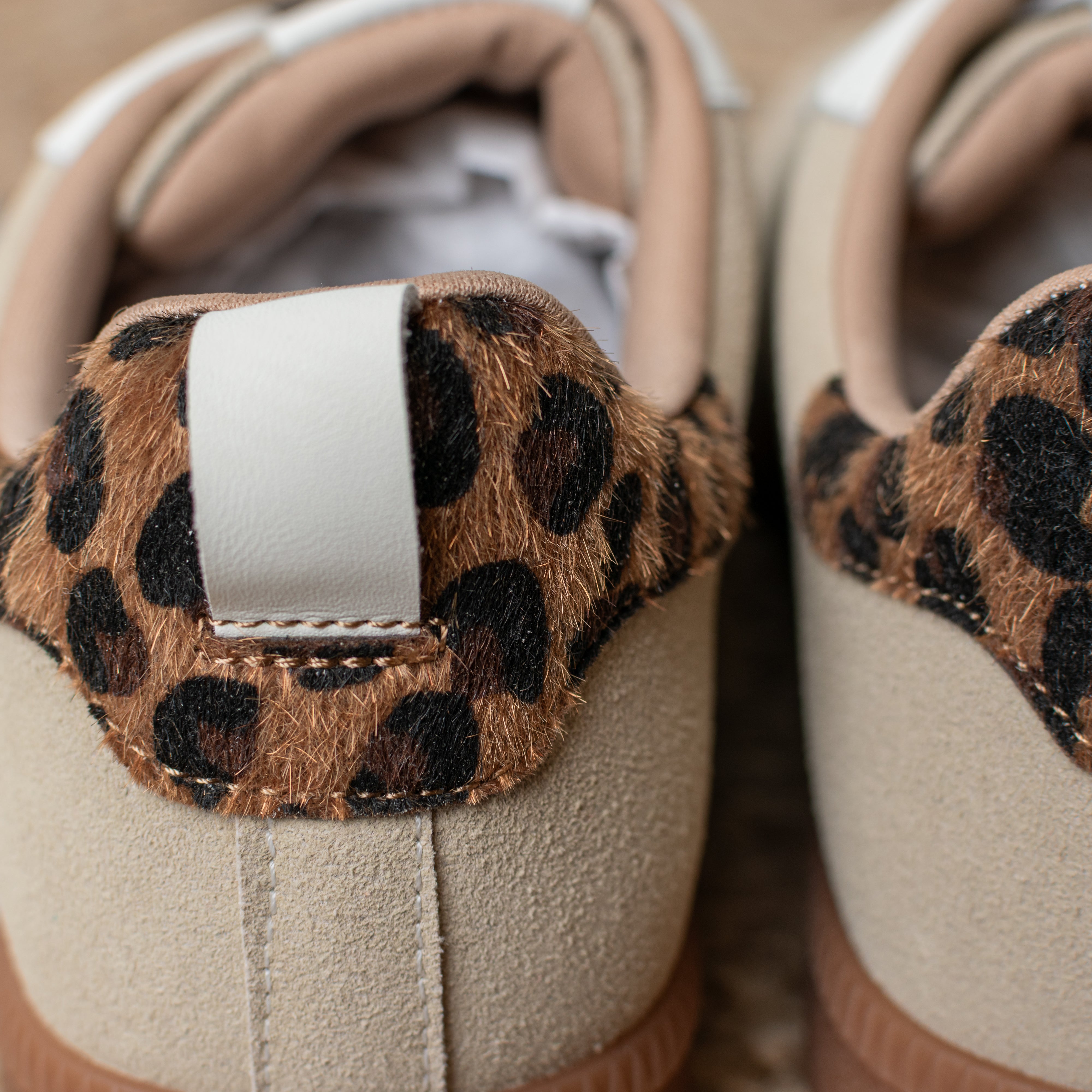 Baskets– Suédine Beige & Touches Léopard