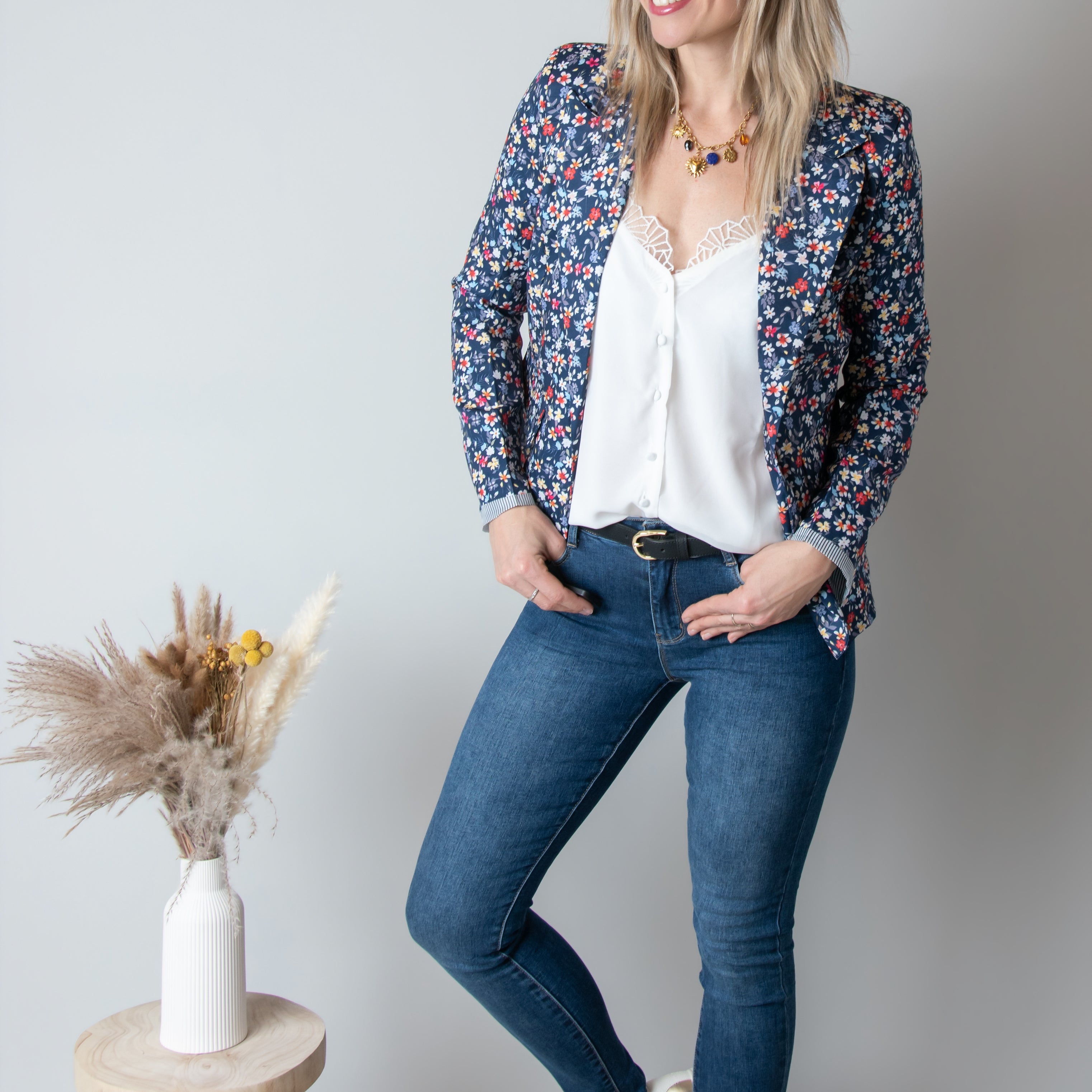 Blazer bleu motif fleuri la boutique de lydie