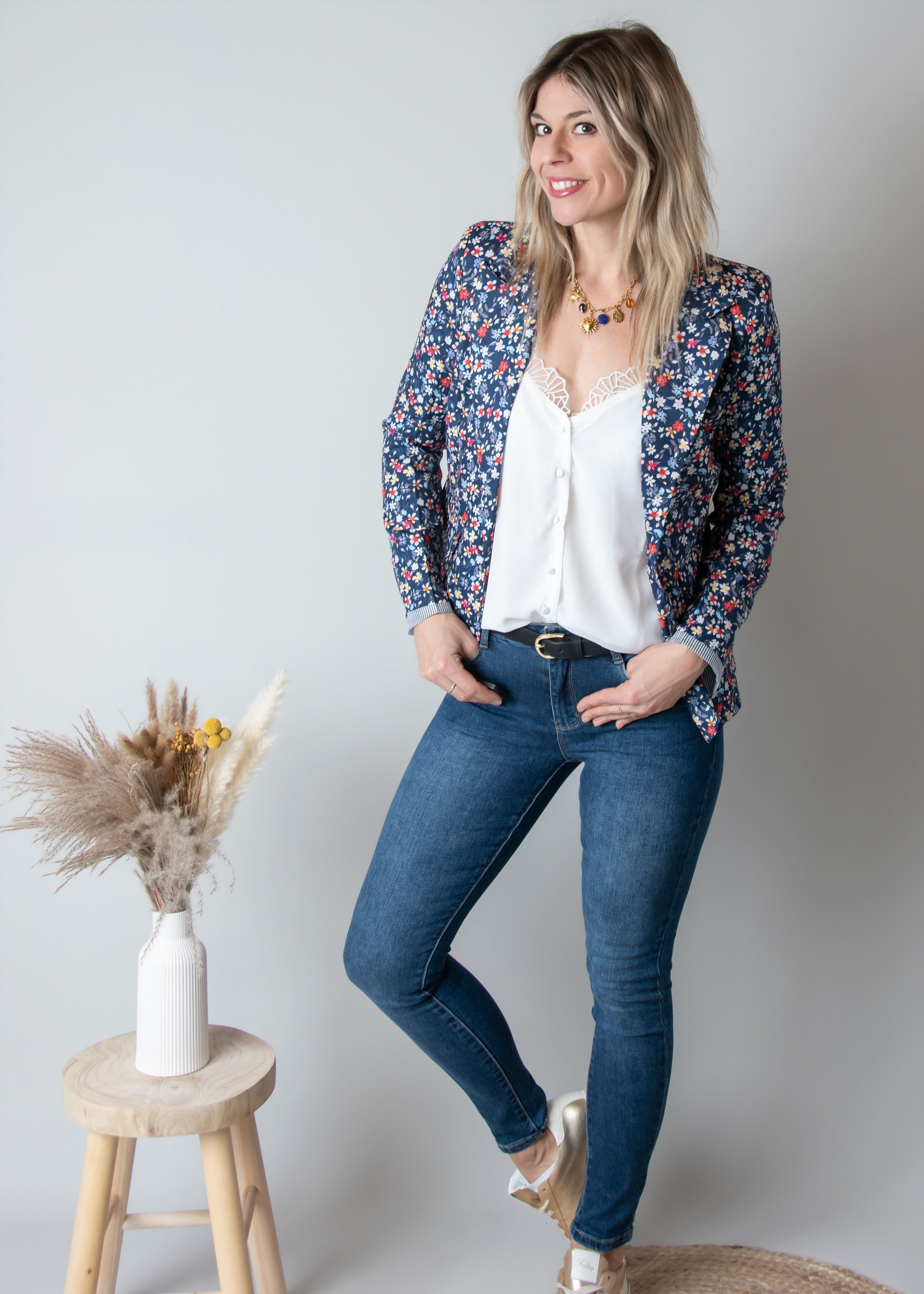 Blazer bleu motif fleuri la boutique de lydie