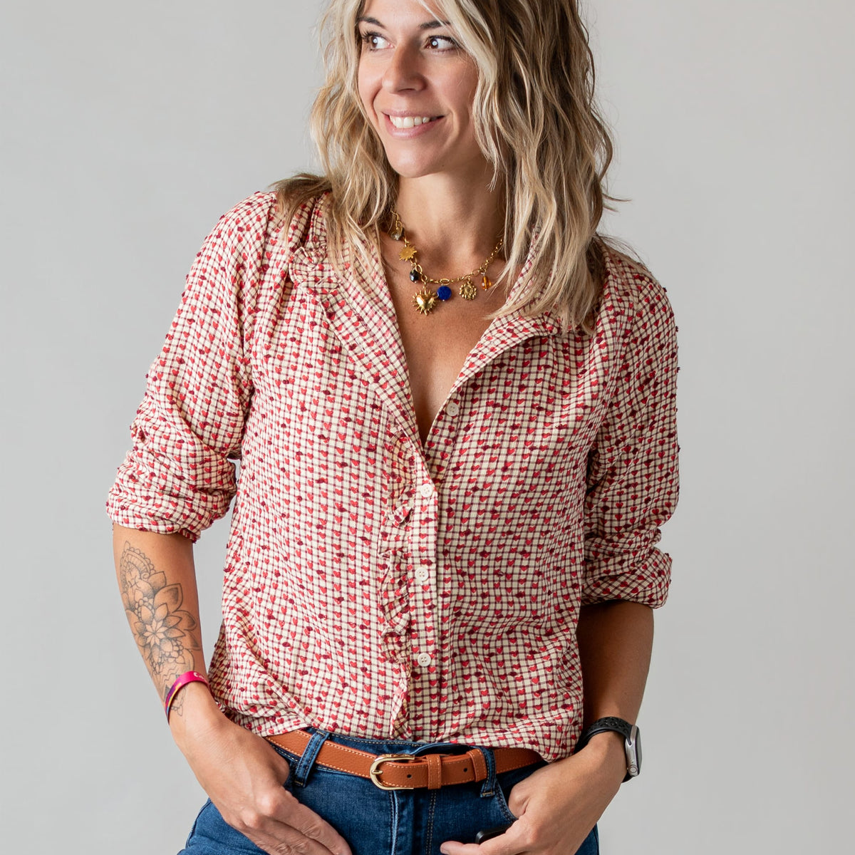 Blouse à carreaux et cœurs rouge