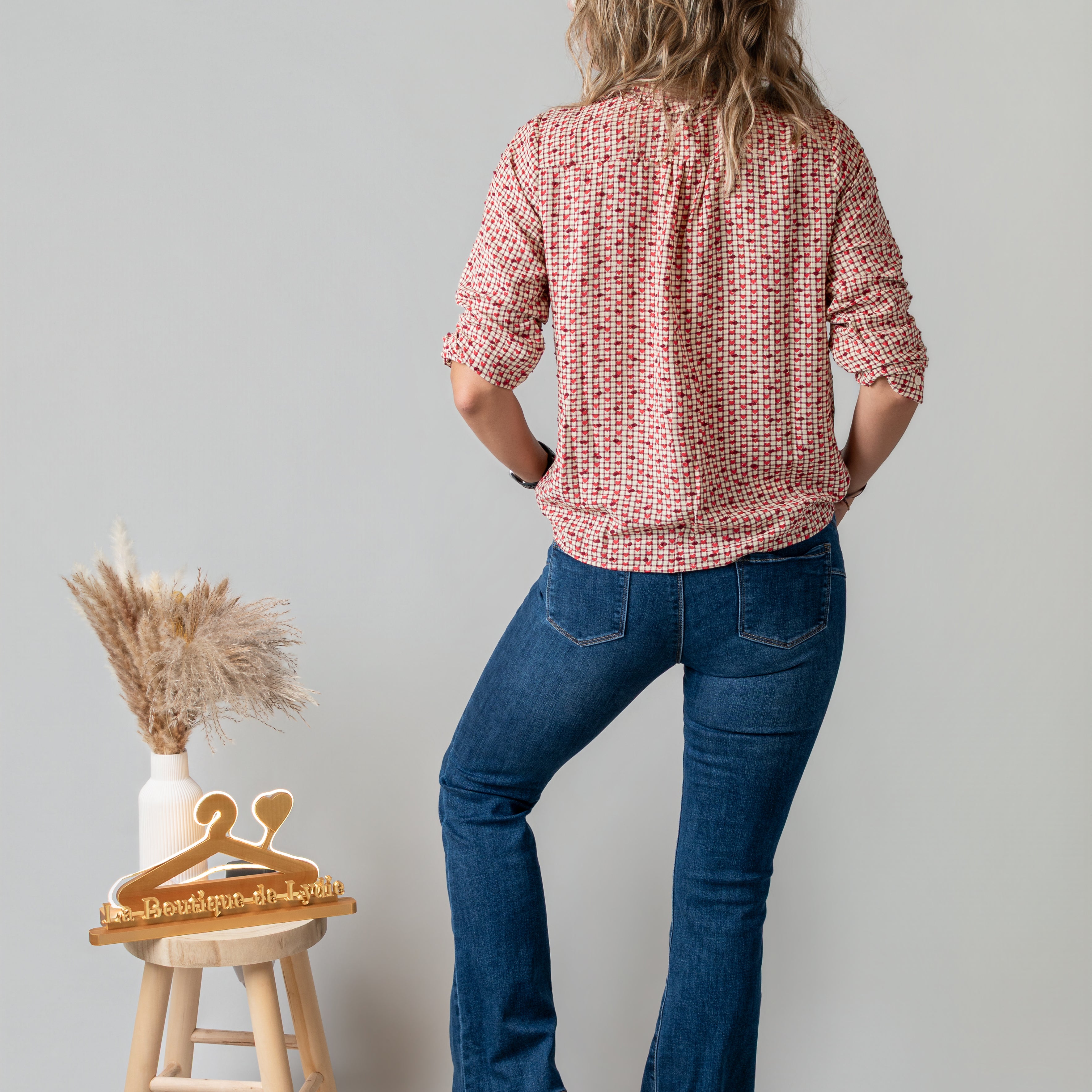 Blouse à carreaux et cœurs rouge