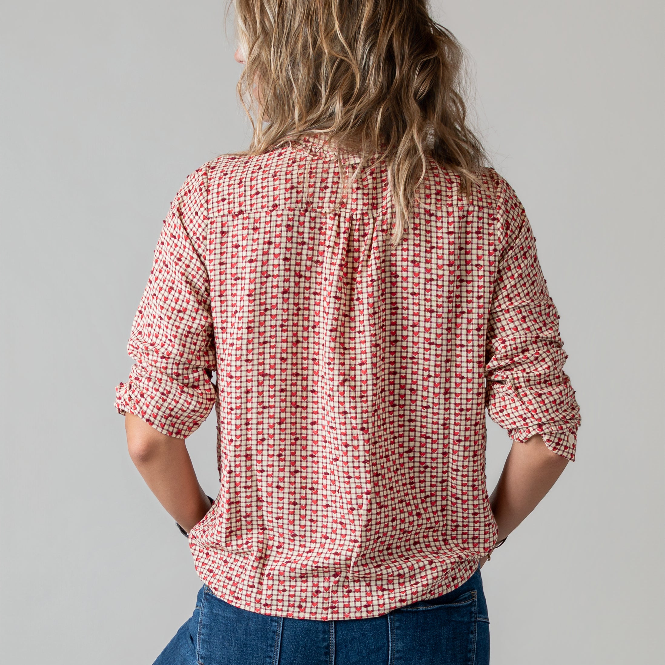 Blouse à carreaux et cœurs rouge