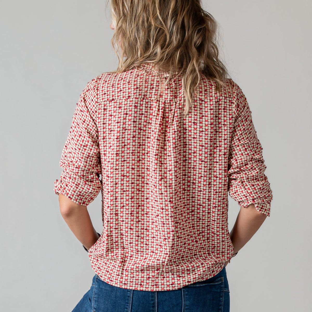 Blouse à carreaux et cœurs rouge