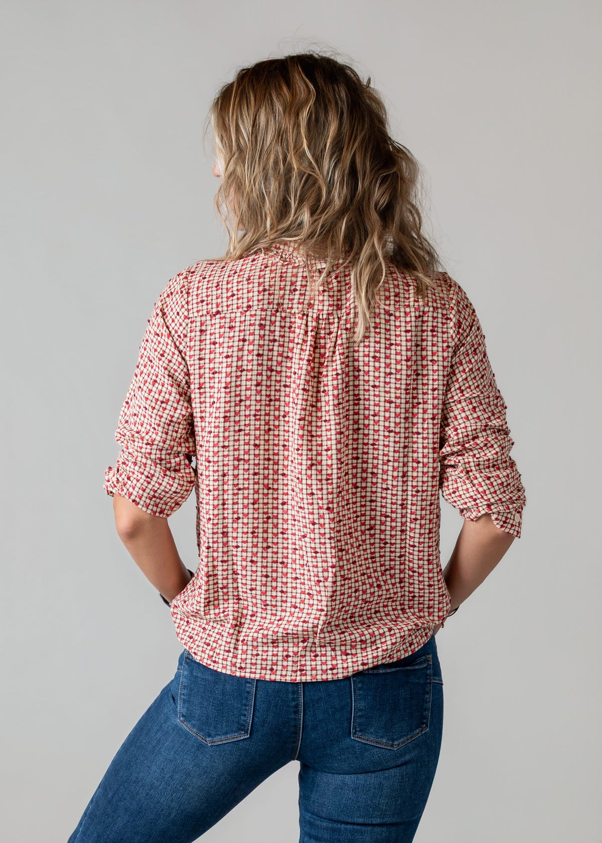 Blouse à carreaux et cœurs rouge