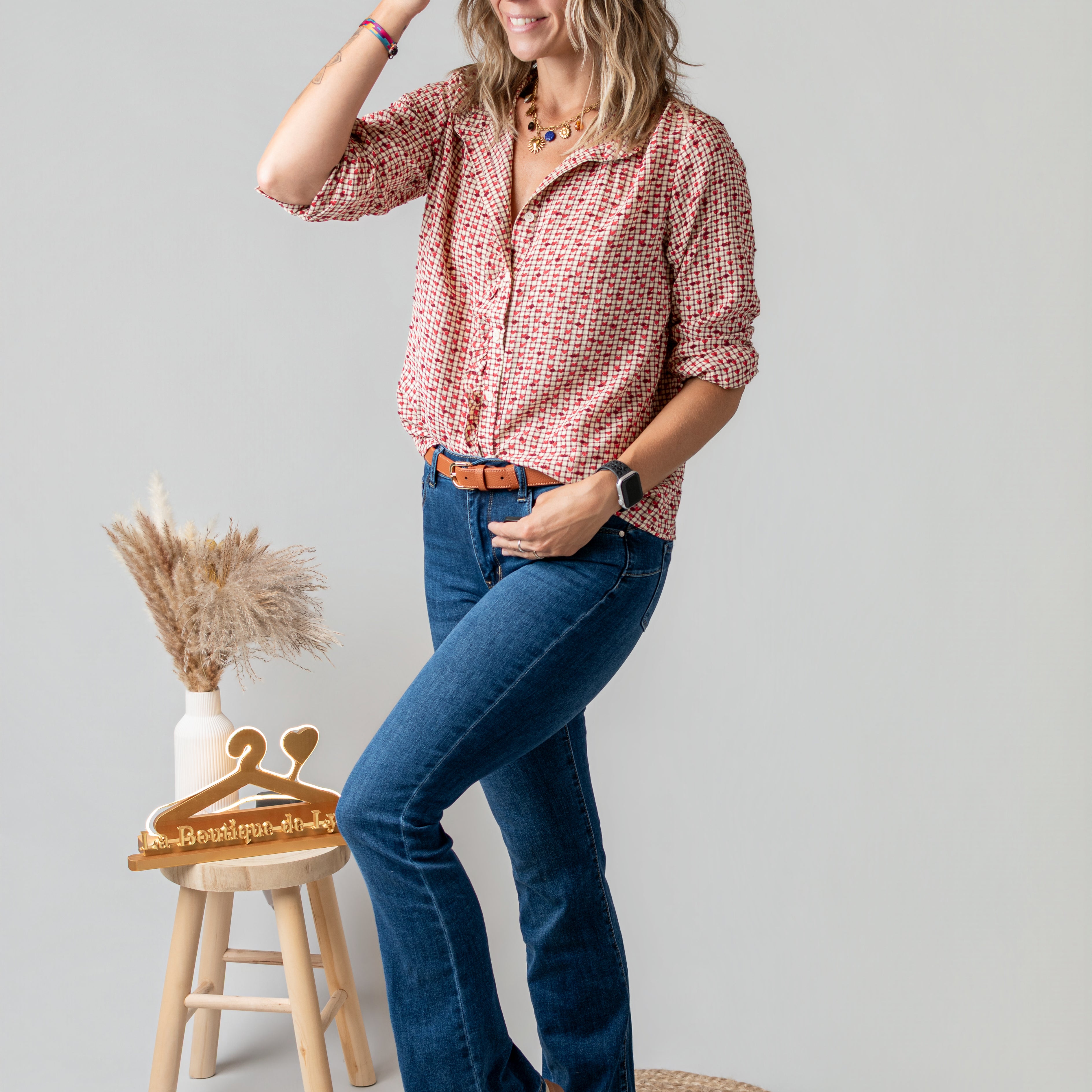 Blouse à carreaux et cœurs rouge