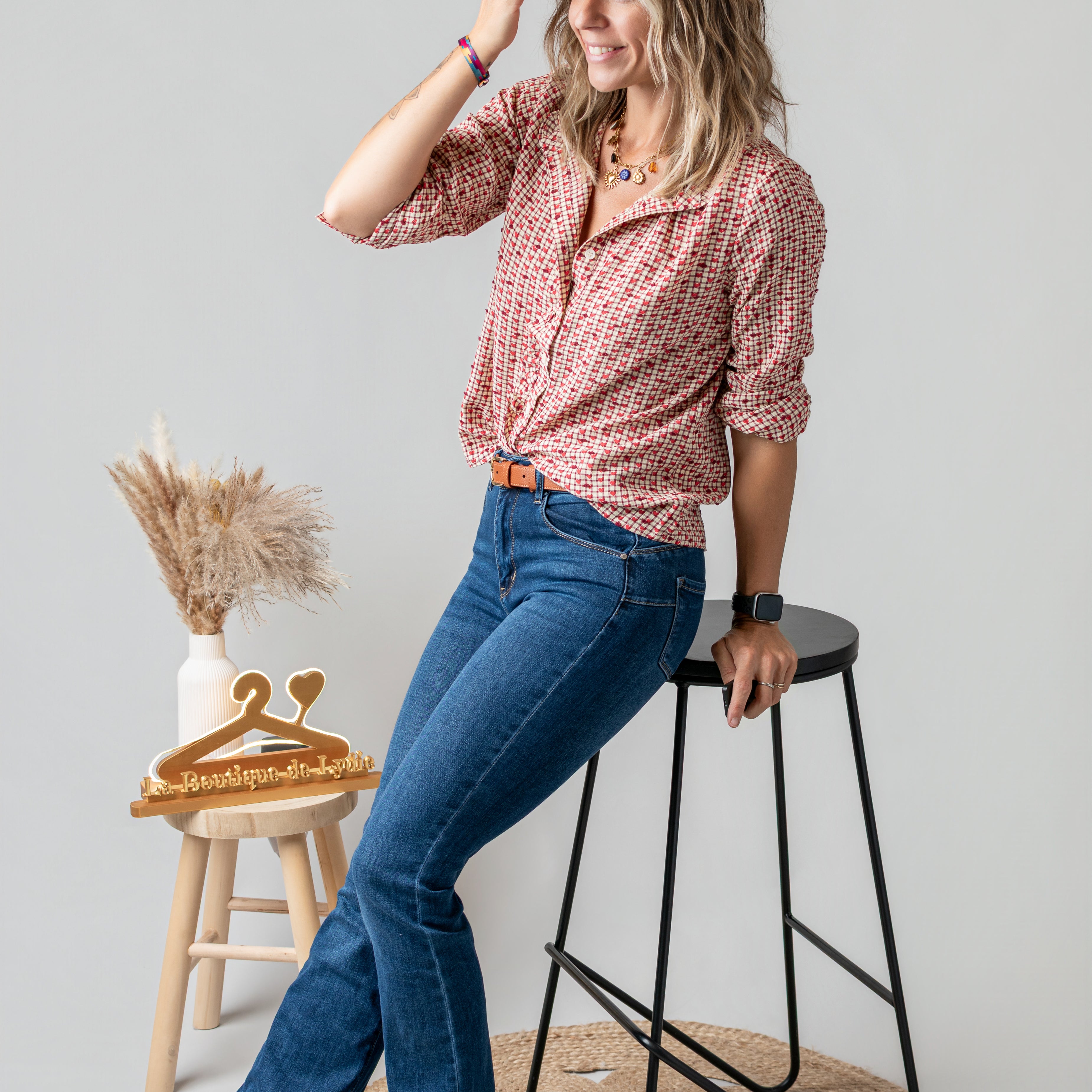 Blouse à carreaux et cœurs rouge