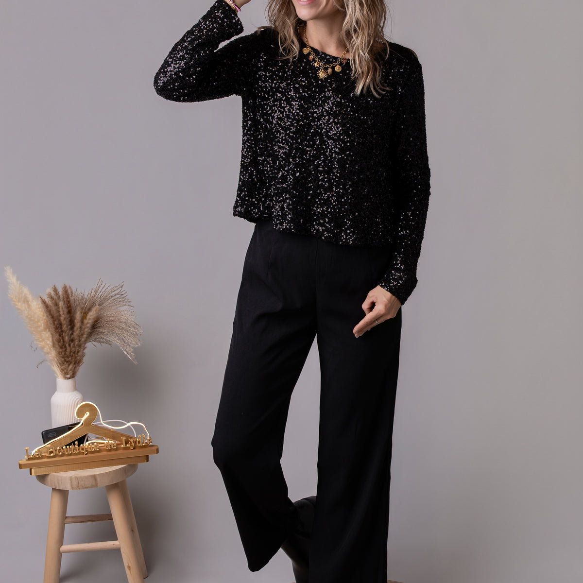 Combinaison pantalon palazzo noire haut sequins et dos nu