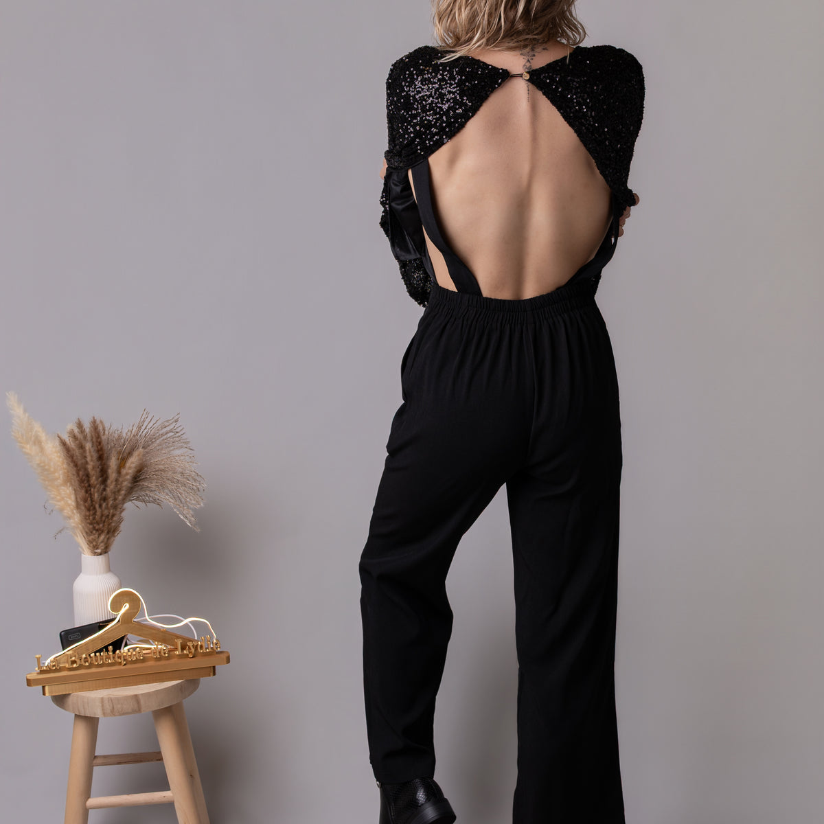 Combinaison pantalon palazzo noire haut sequins et dos nu