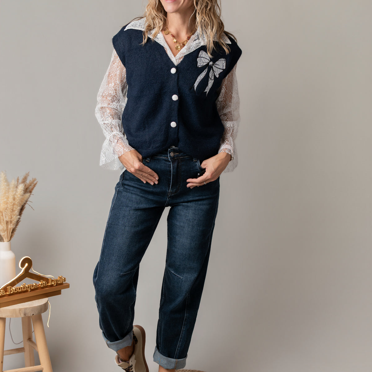 Ensemble Gilet Sans Manches Marine et Chemise Dentelle
