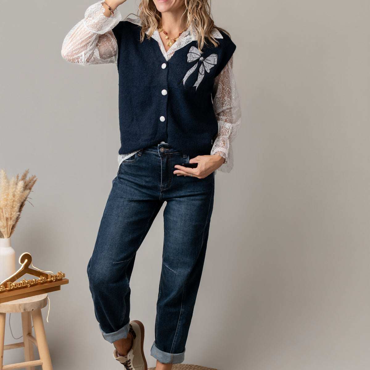 Ensemble Gilet Sans Manches Marine et Chemise Dentelle