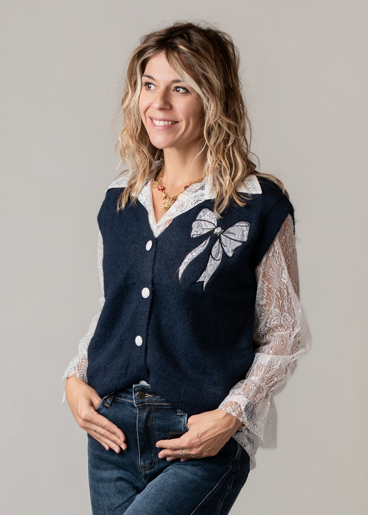 Ensemble Gilet Sans Manches Marine et Chemise Dentelle la boutique de lydie