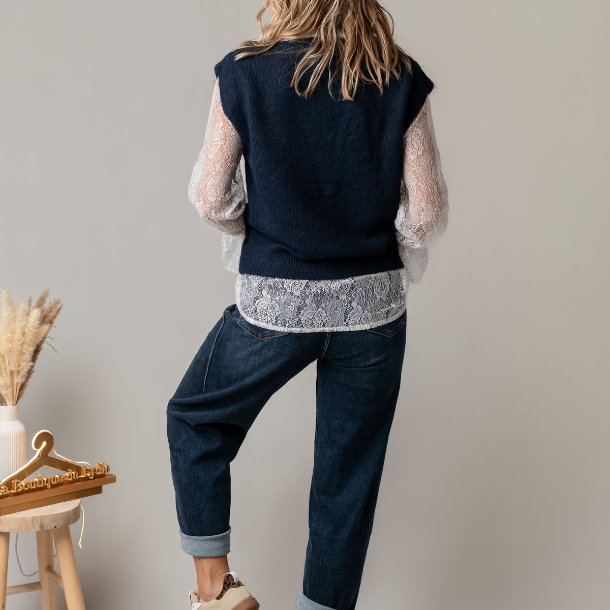 Ensemble Gilet Sans Manches Marine et Chemise Dentelle
