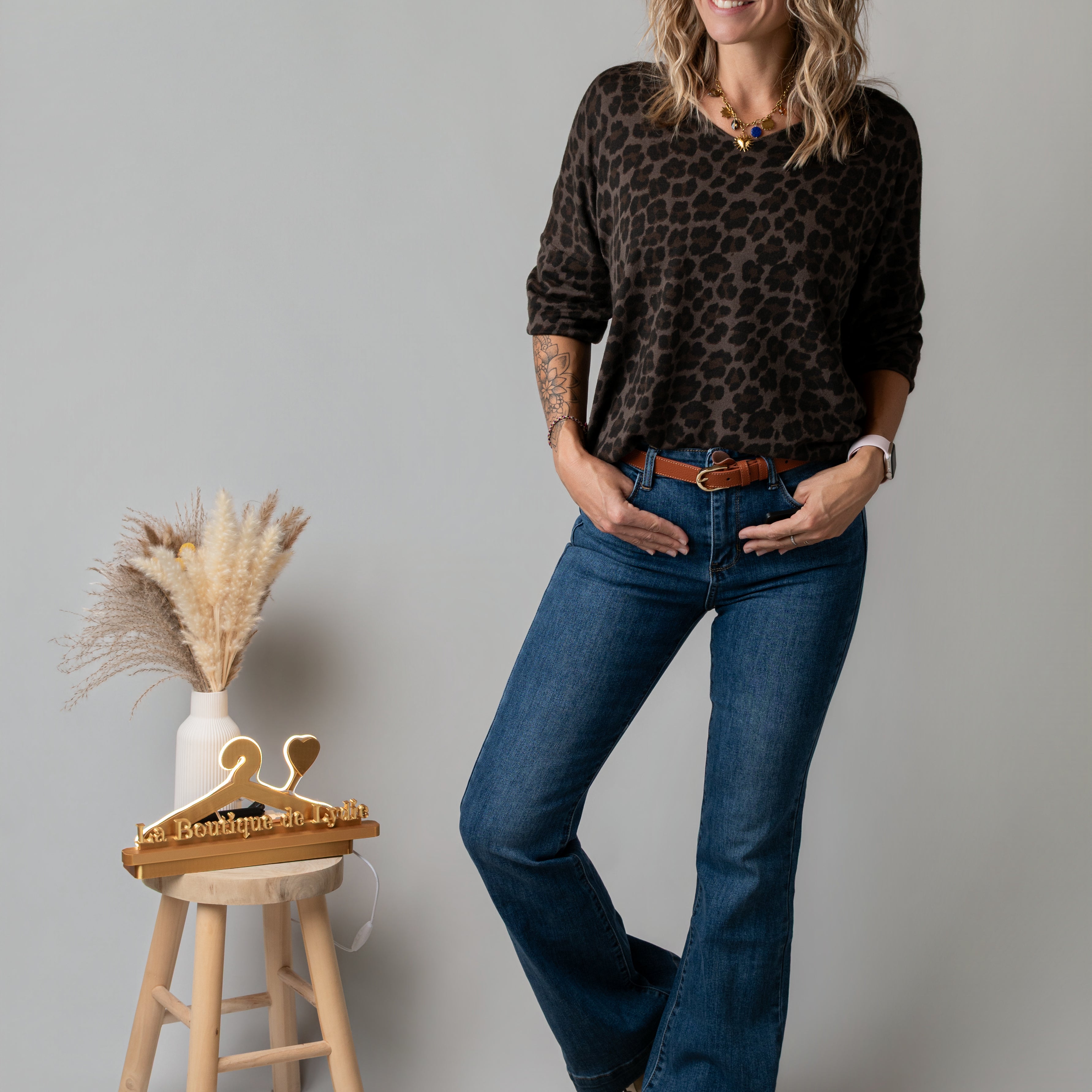 Jean flare bleu brut bas large surpiqué la boutique de lydie