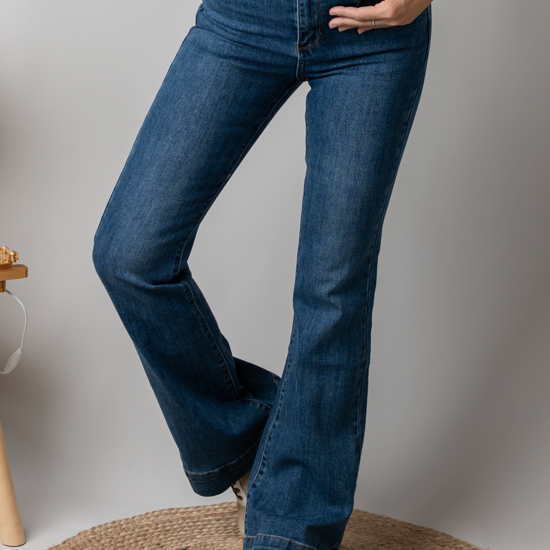Jean flare bleu brut bas large surpiqué